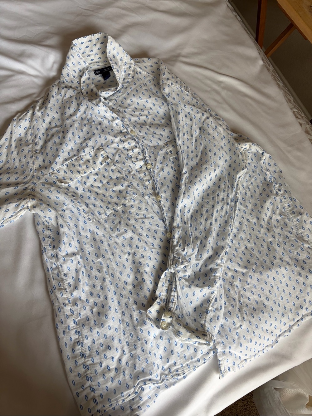 Gap boyfriend fit White Button-Up Shirt with Blue Micro Print